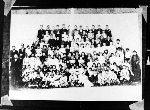 [L10/AF4 (negatiu) L10/AF1 - F-083] Alumnes i professors de l'Escola Moderna